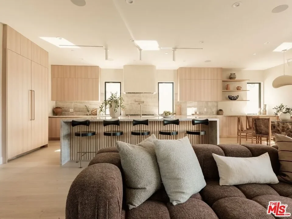 3629 Rosewood Avenue, Los Angeles, California, United States. - Photo 7