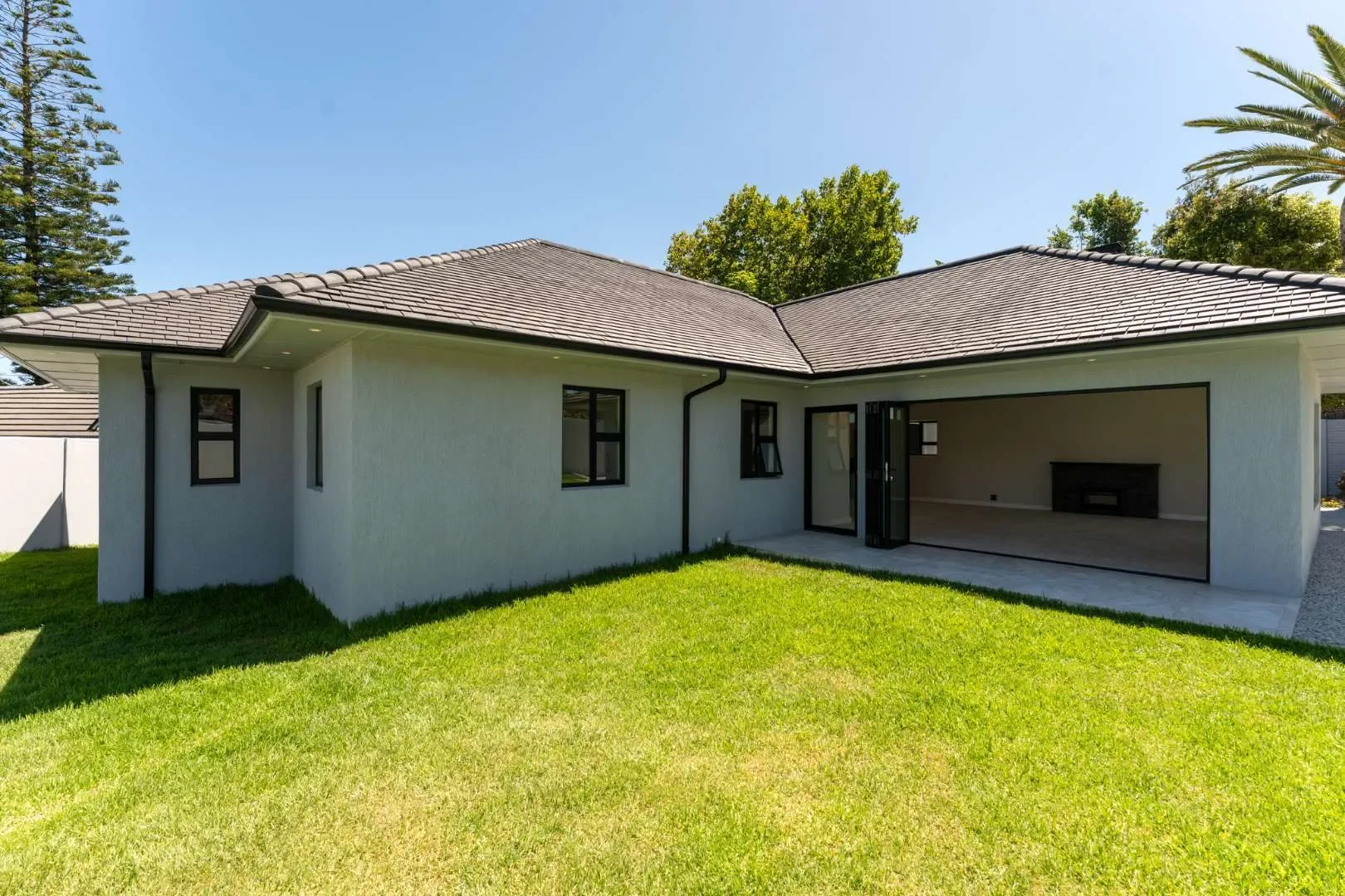Exterior photo 5