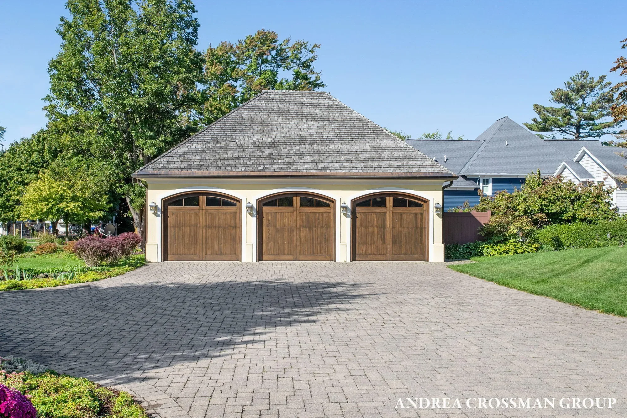 1933 South Shore Drive, Holland, MI 49423, Holland, Michigan, United States. - Photo 92