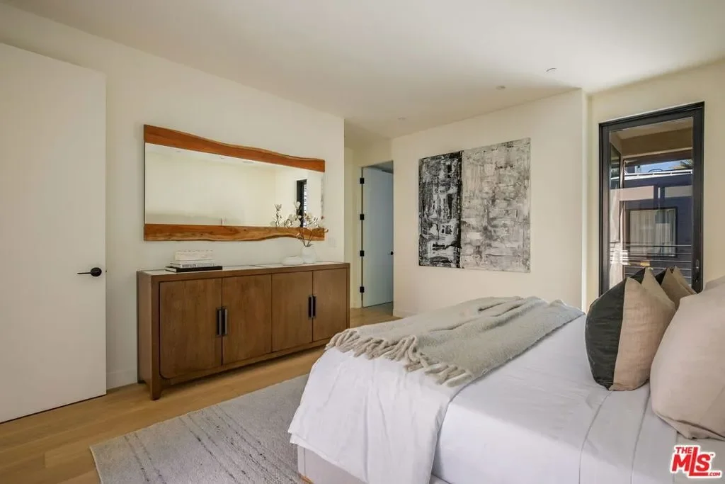 929 Hilldale, Altadena, California, United States. - Photo 14