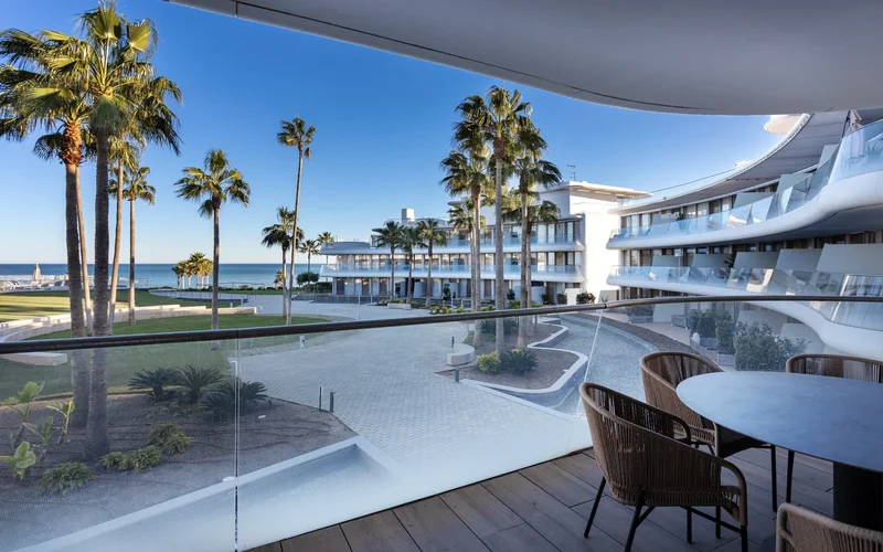 Luxury living away from traffic and tourism