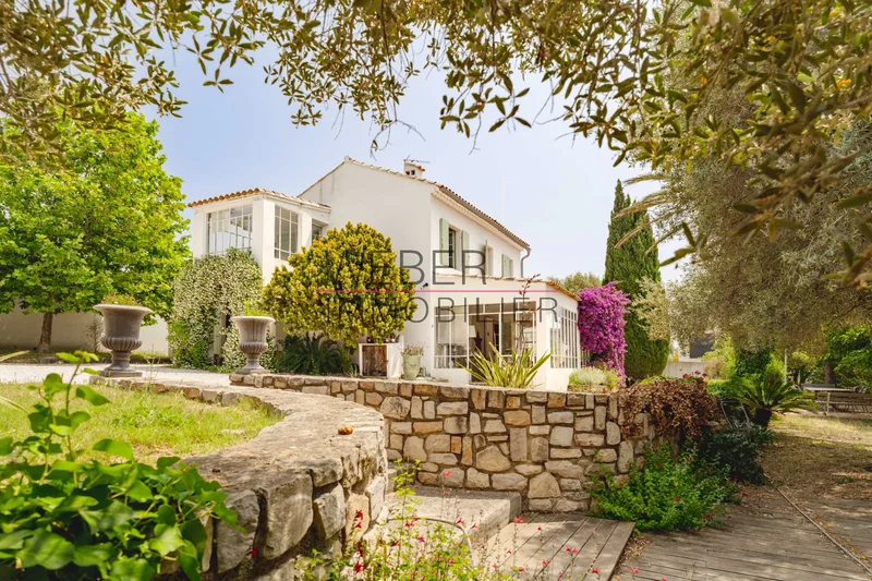 SANARY SUR MER - PROPERTY ON 3600 M²