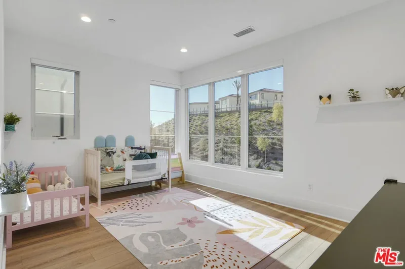 11862 N Hillsborough Lane, Los Angeles, California, United States. - Photo 33