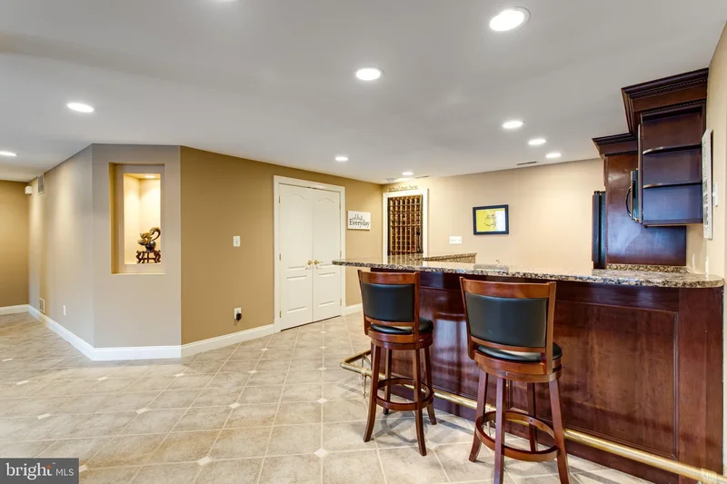 891 CHINQUAPIN RD, McLean, Virginia, United States. - Photo 59