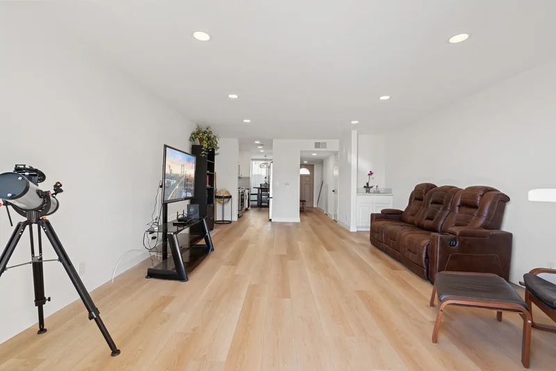 1 3rd Place 2, Long Beach, CA 90802, Signal Hill, California, United States. - Photo 6