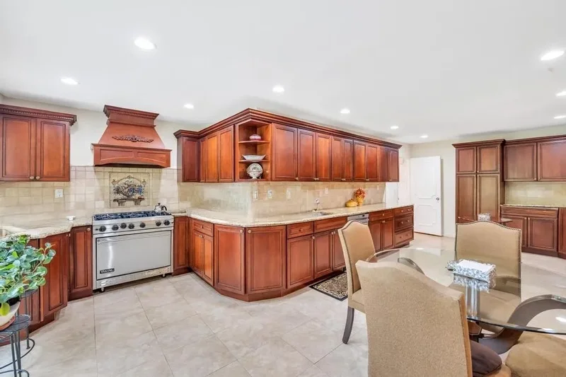 75 Greenleaf Hill, Great Neck, NY, 11023, USA, Great Neck, New York, United States. - Photo 10
