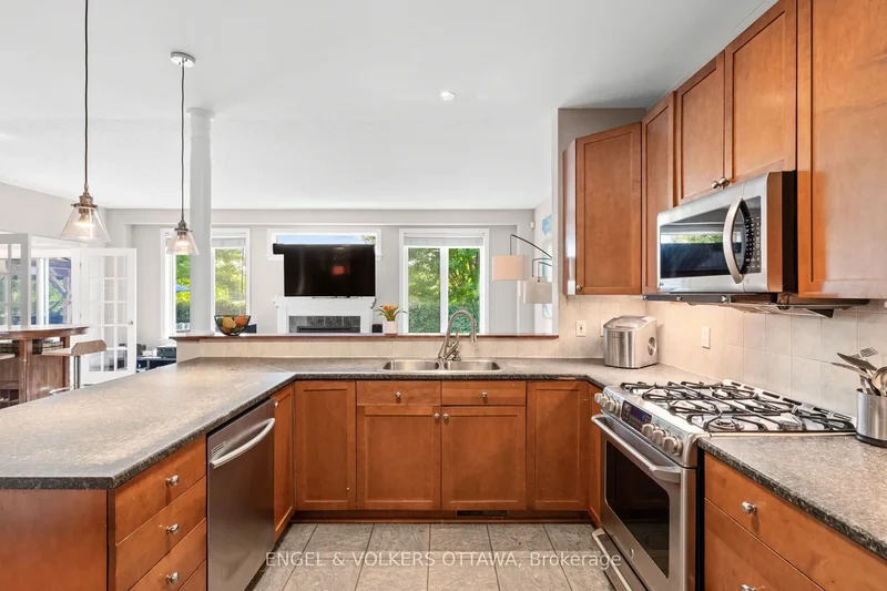 98 Anfield Crescent E, Ottawa, Ontario, Canada. - Photo 16