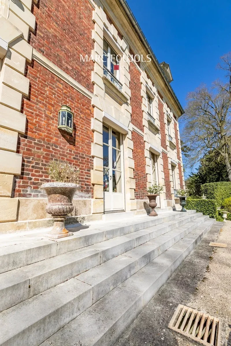 Chantilly Property