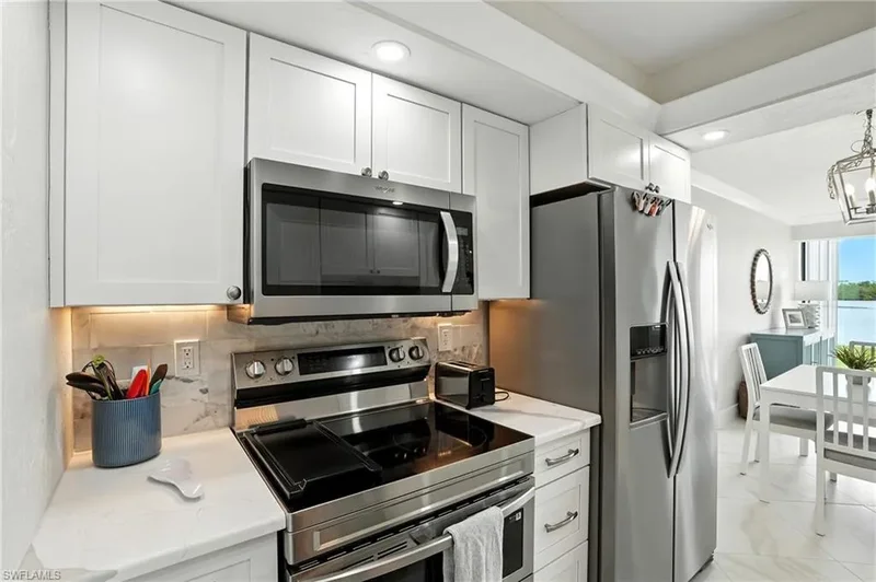 896 Buttonwood DR, Fort Myers Beach, Florida, United States. - Photo 15
