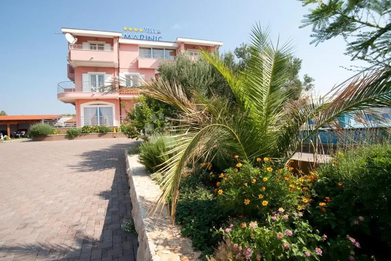 FOR SALE – VILLA WITH UNOBSTRUCTED VIEWS OF THE SEA, ISLANDS AND PRIMOŠTEN