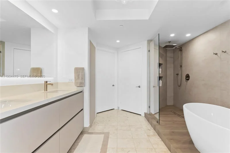 1331 Brickell Bay Dr, Miami, Florida, United States. - Photo 25