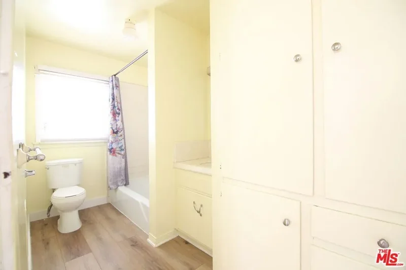 1028 N Hayworth Avenue, Los Angeles, California, United States. - Photo 36