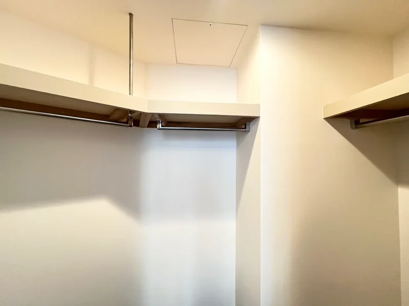 Minato, 13, Minato City, Tokyo, Japan. - Photo 12