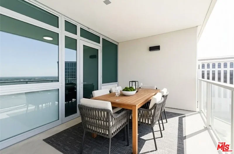 3785 Wilshire Boulevard 1001, Los Angeles, California, United States. - Photo 19