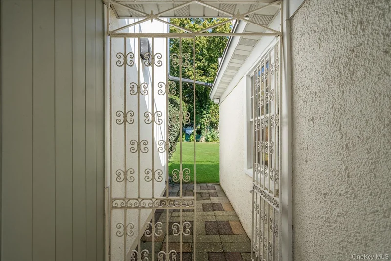 99 Warner Avenue, Roslyn Heights, NY 11577, Albertson, New York, United States. - Photo 4