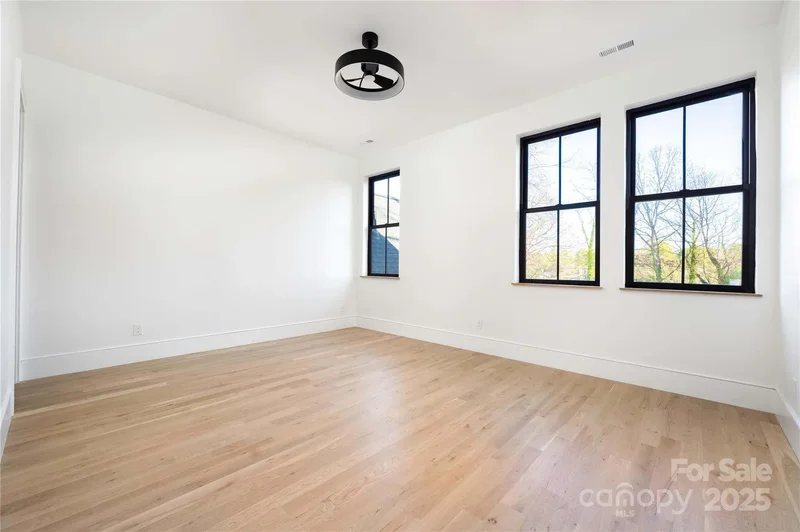 4041 Hiddenbrook Drive, Charlotte, NC 28205, Charlotte, North Carolina, United States. - Photo 2