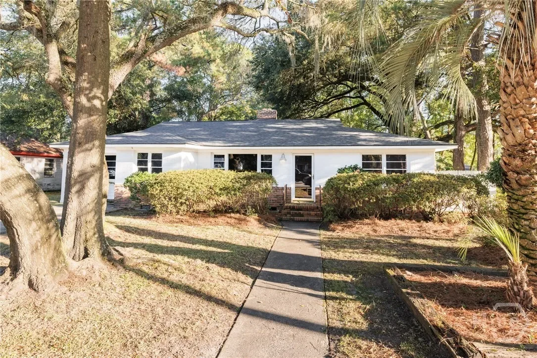 Exterior photo 3