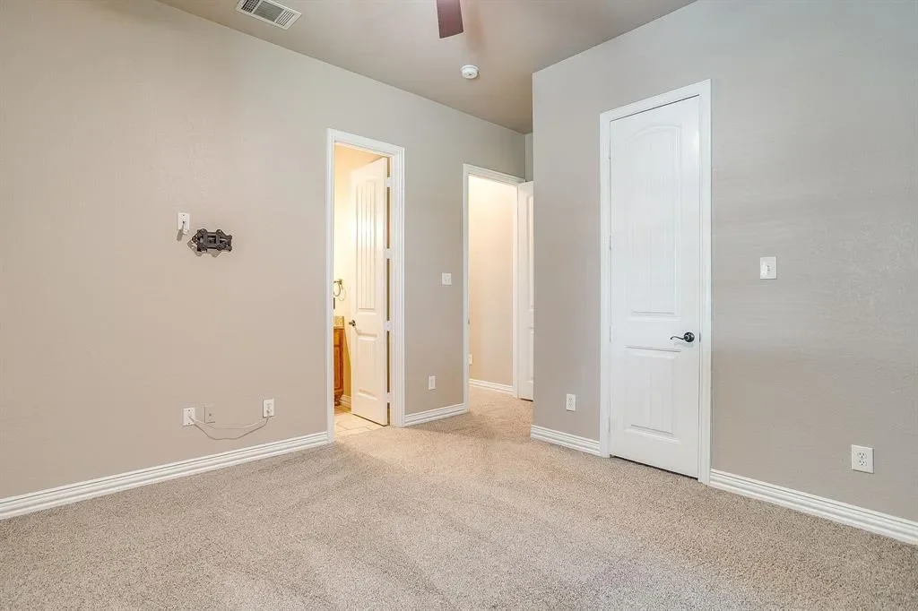 9549 Dickson Road, Fort Worth, Texas, United States. - Photo 29