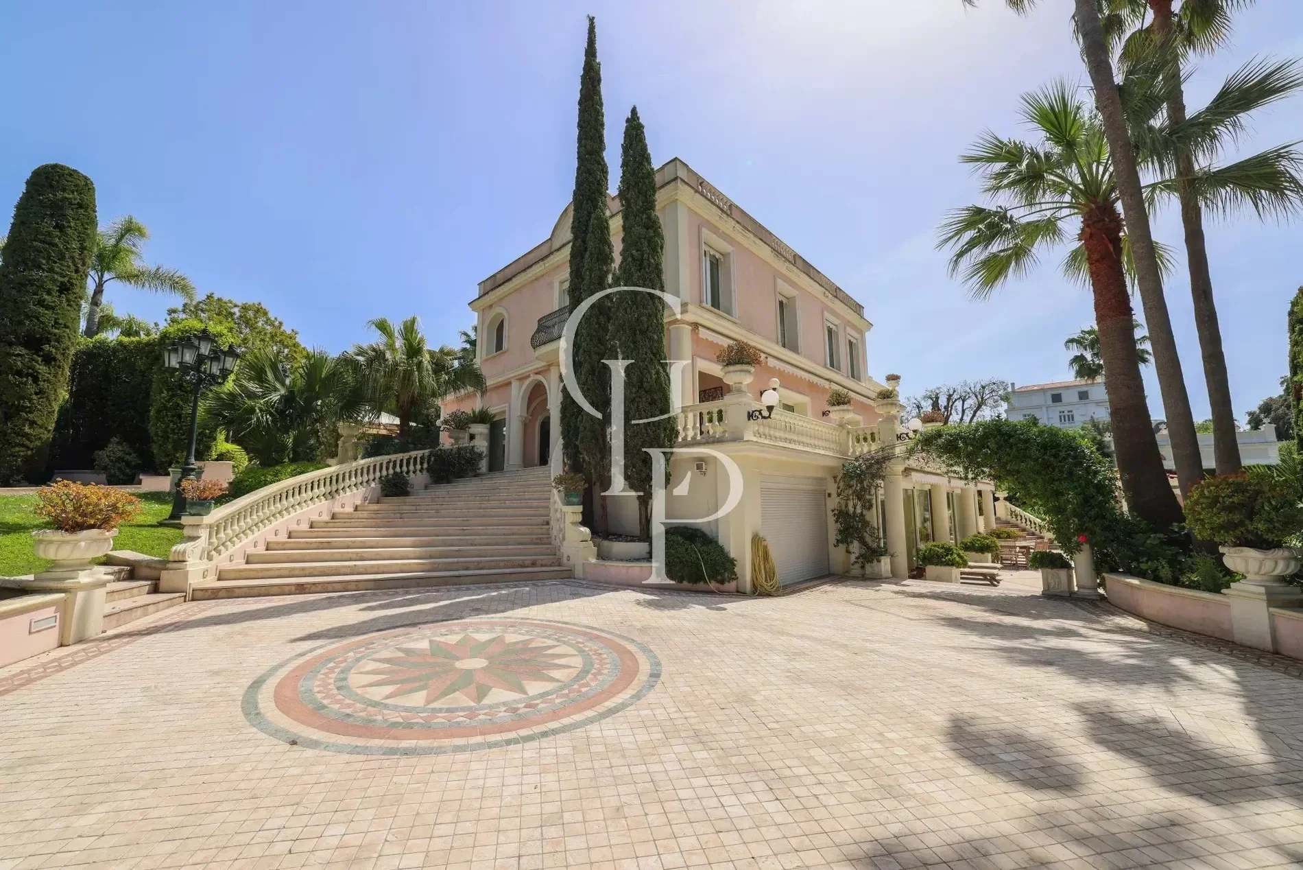 Exterior photo 10