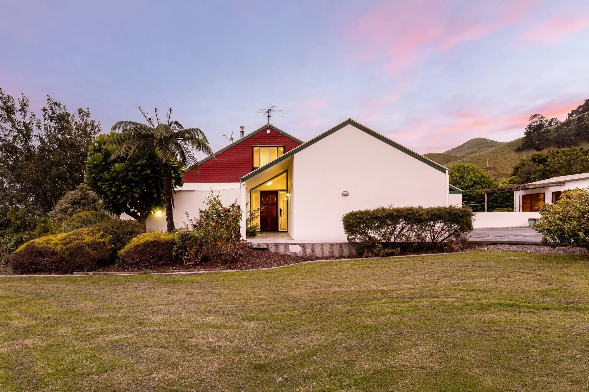 Exterior photo 5