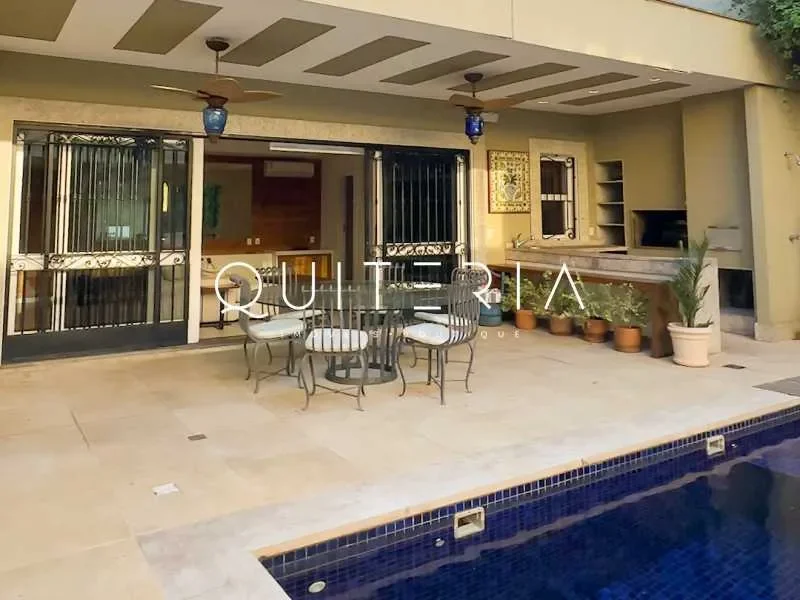 Exterior photo 7
