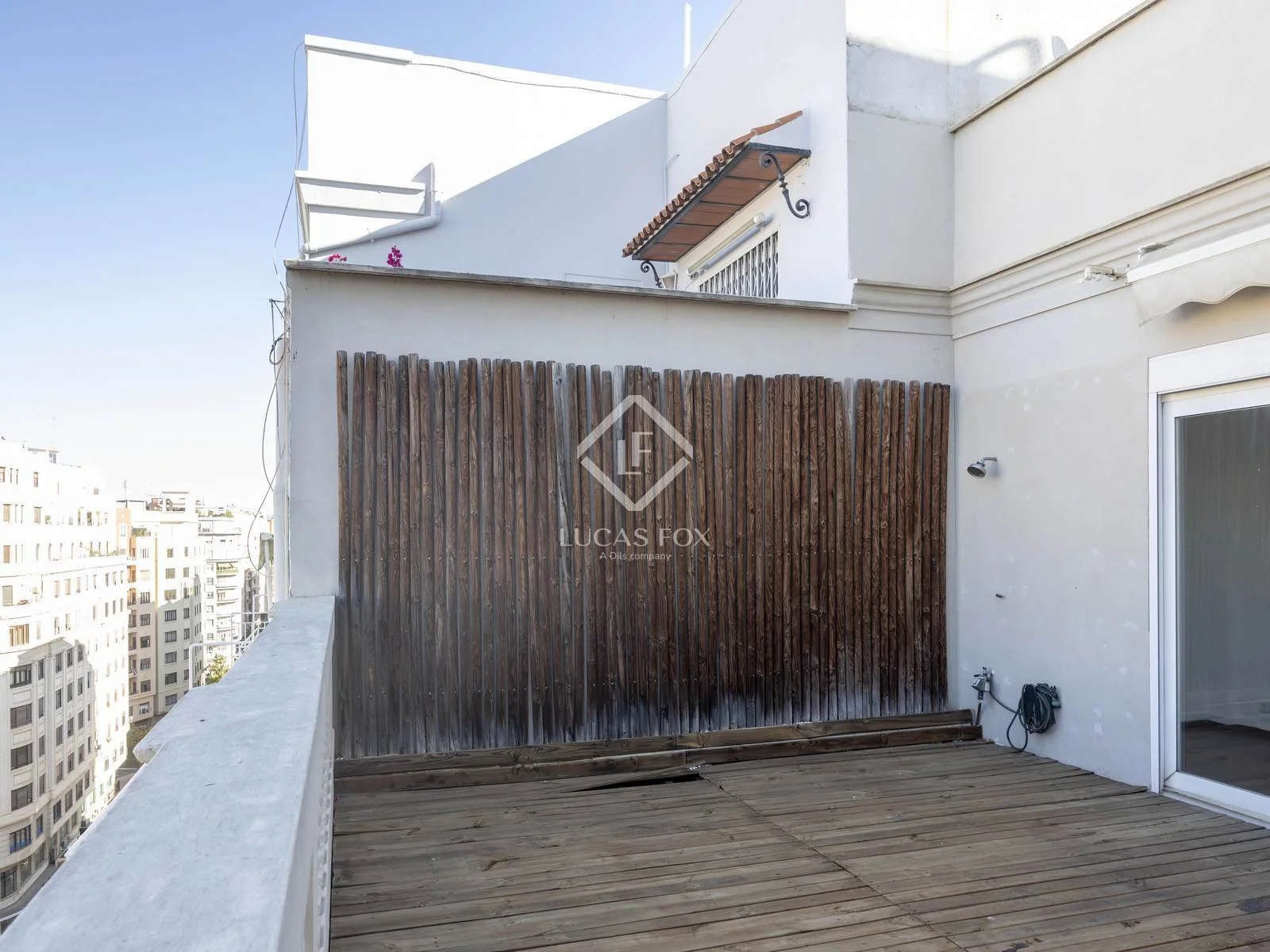 Exterior photo 5