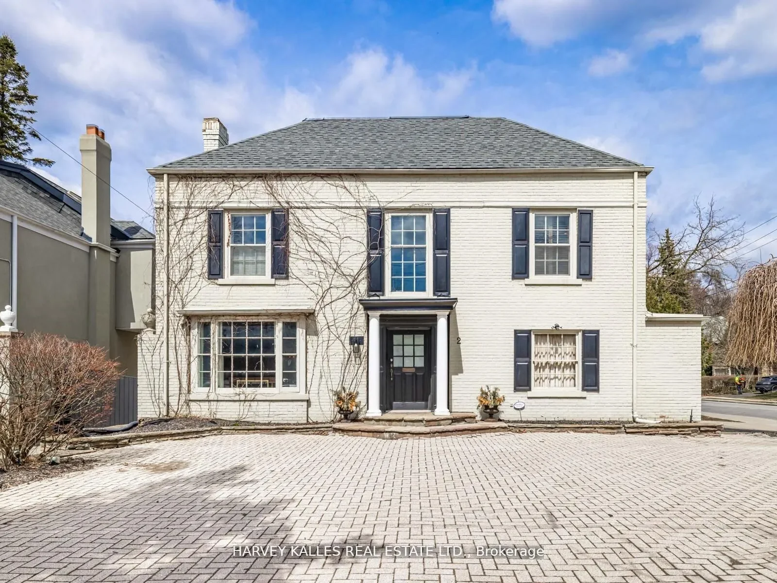 Exterior photo 3