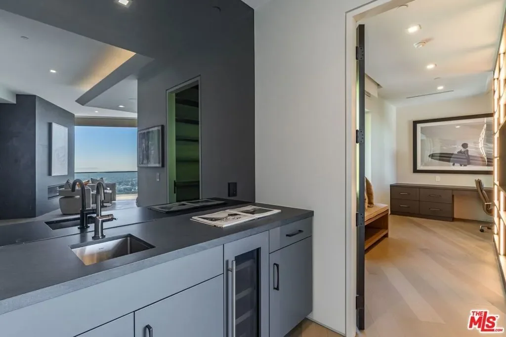 1895 Rising Glen Road, Los Angeles, California, United States. - Photo 9