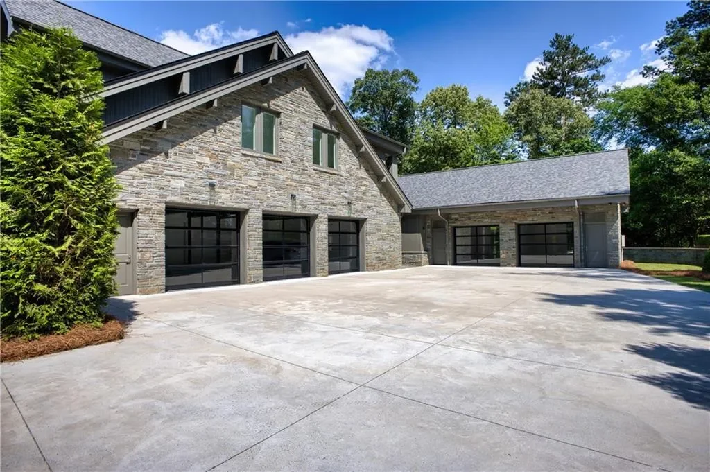 2883 W Roxboro Road NE, Atlanta, Georgia, United States. - Photo 75