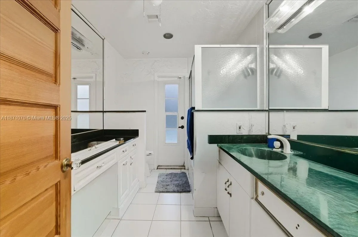3260 Lakeview Dr, Hillsboro Beach, Florida, United States. - Photo 9