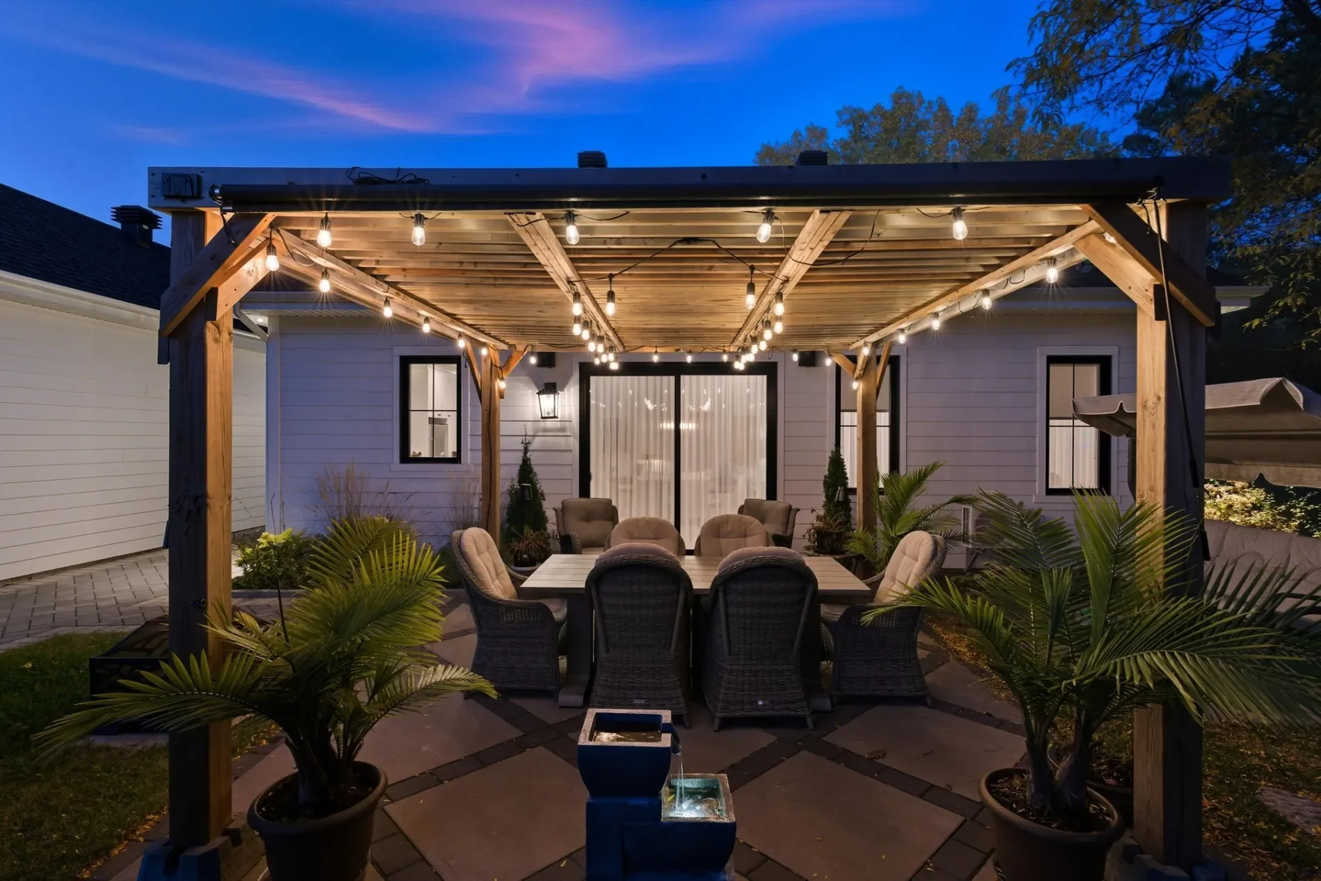 Exterior photo 7