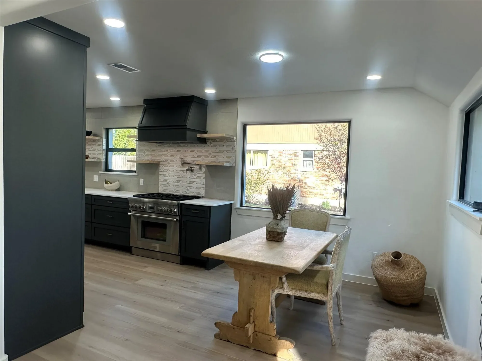 4910 Woodcreek RD, Austin, Texas, United States. - Photo 10