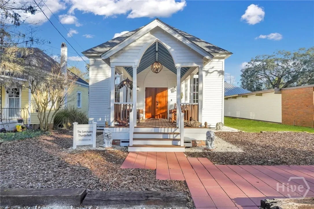 Exterior photo 3
