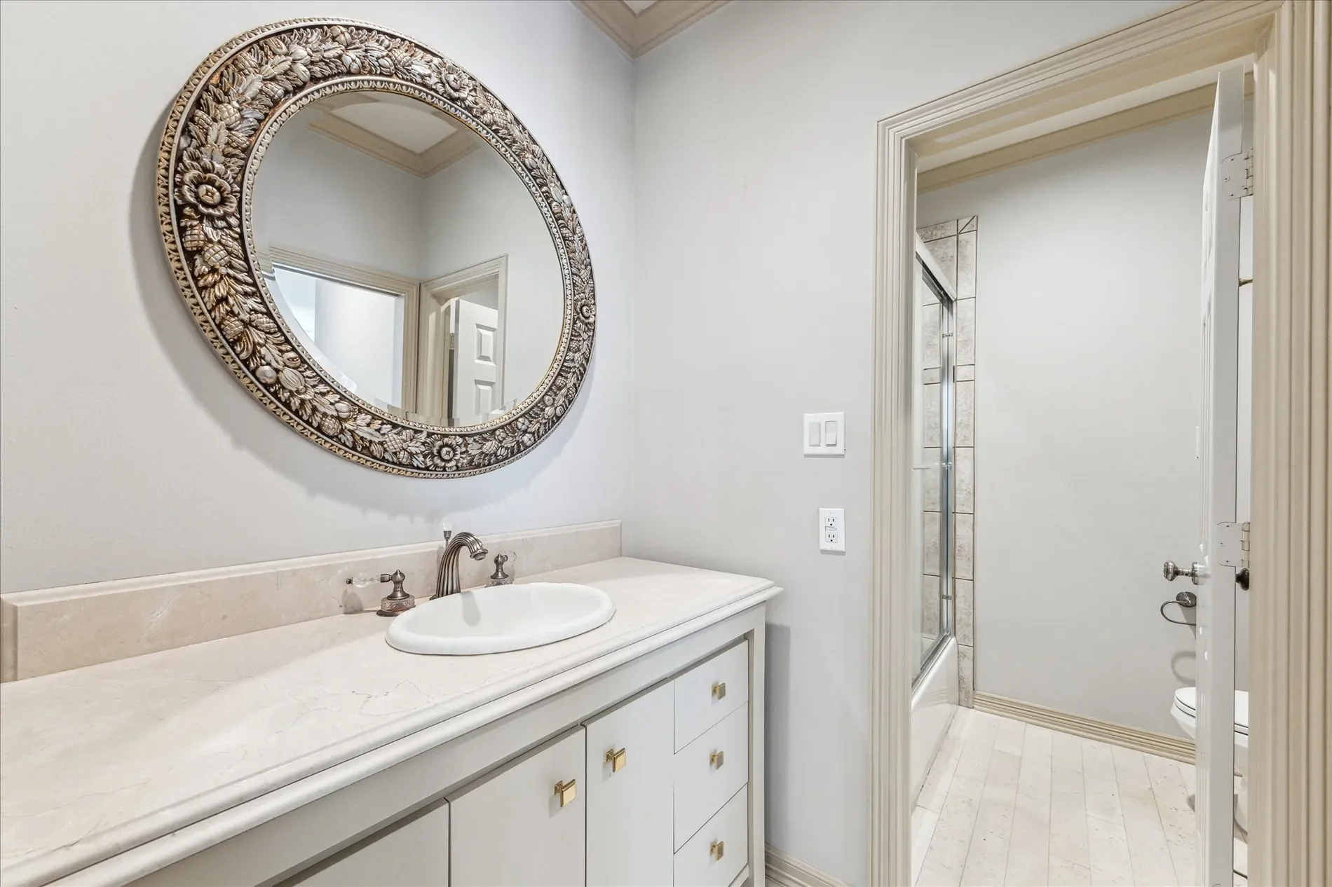 1 Exbury Way, Houston, TX 77056, Houston, Texas, United States. - Photo 24
