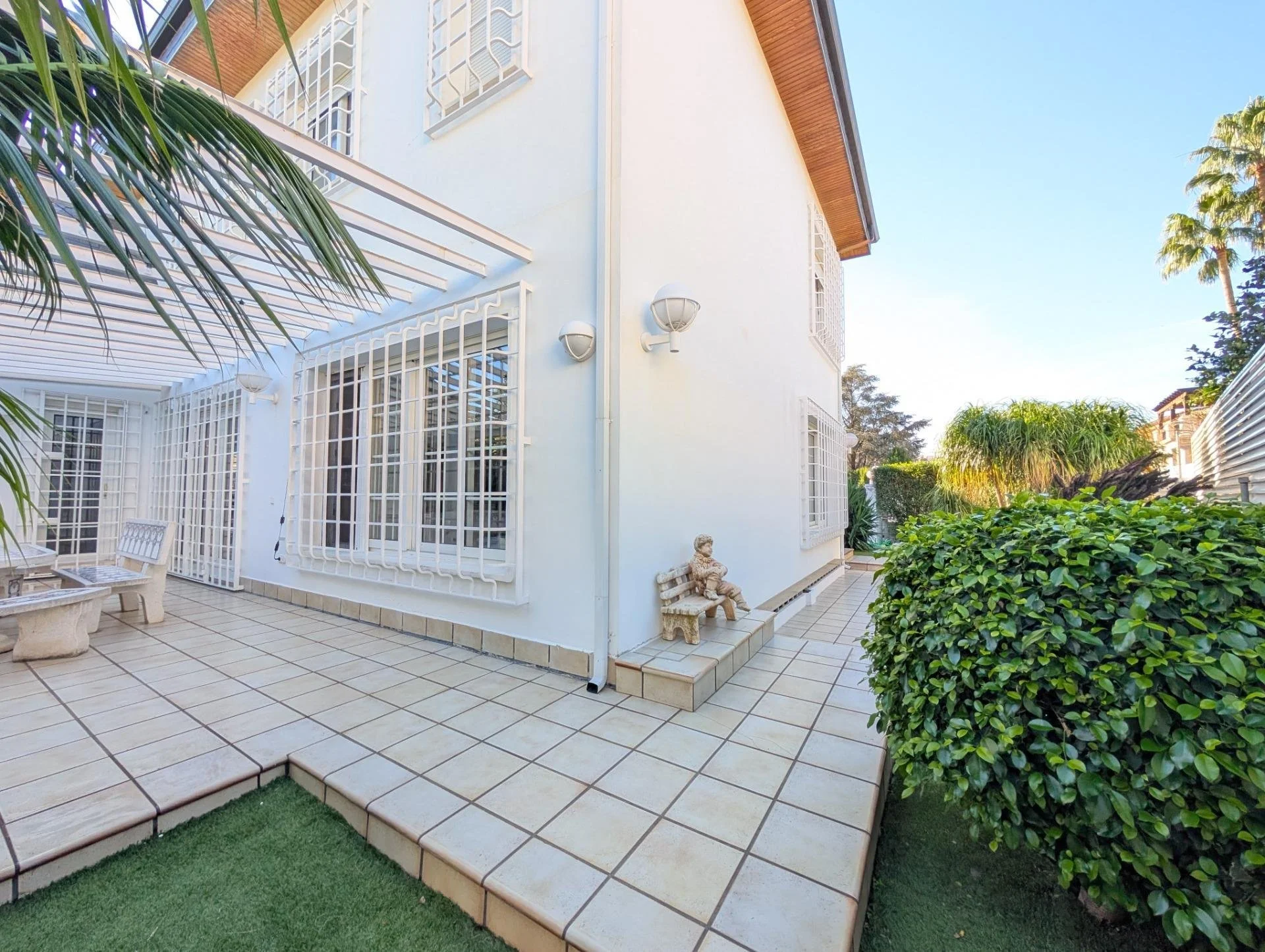 Exterior photo 12