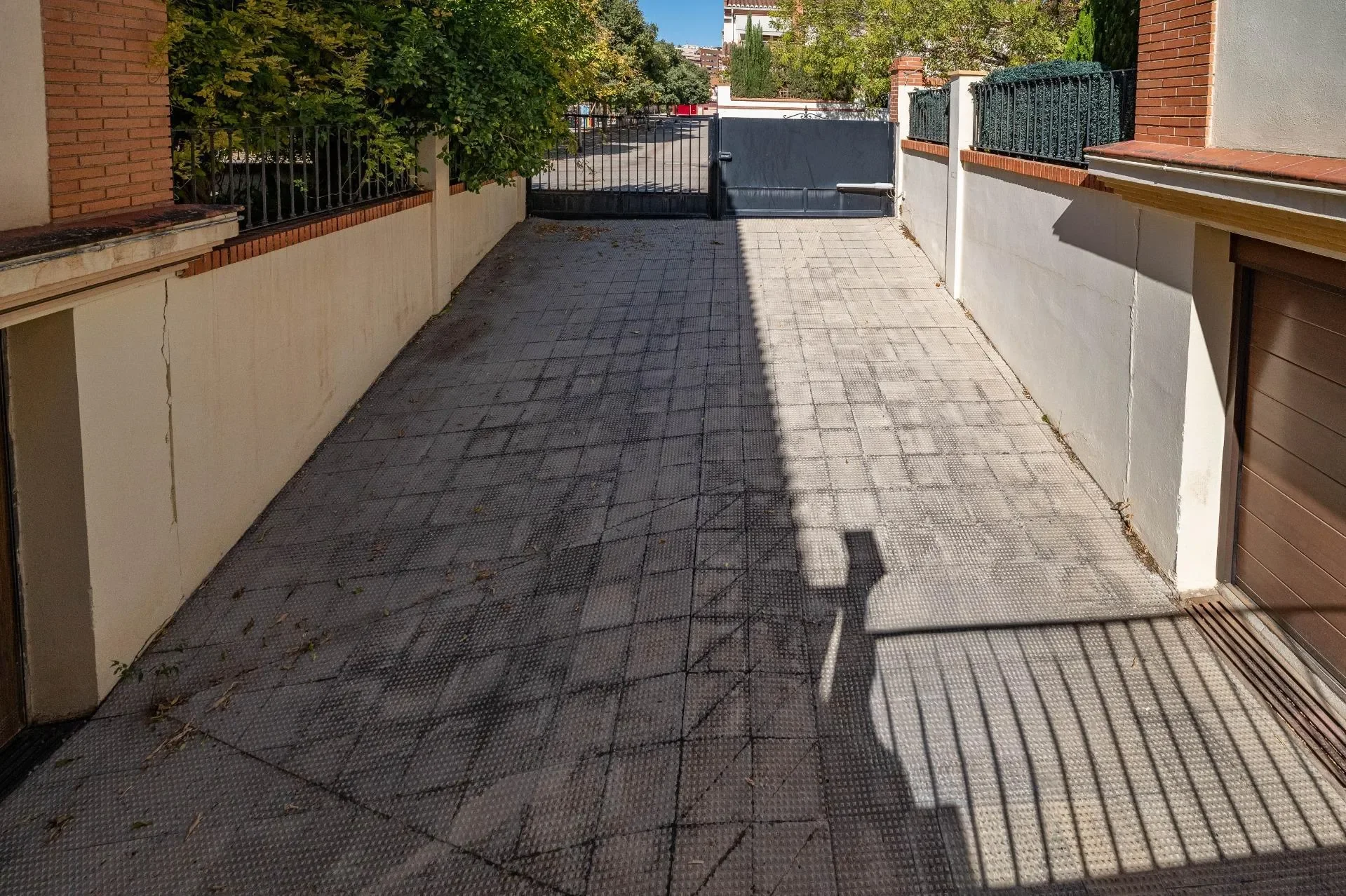 Exterior photo 7
