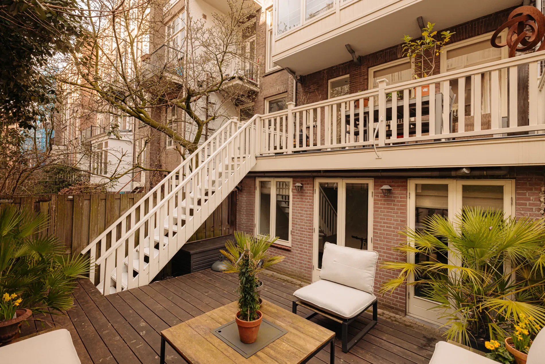 Exterior photo 4