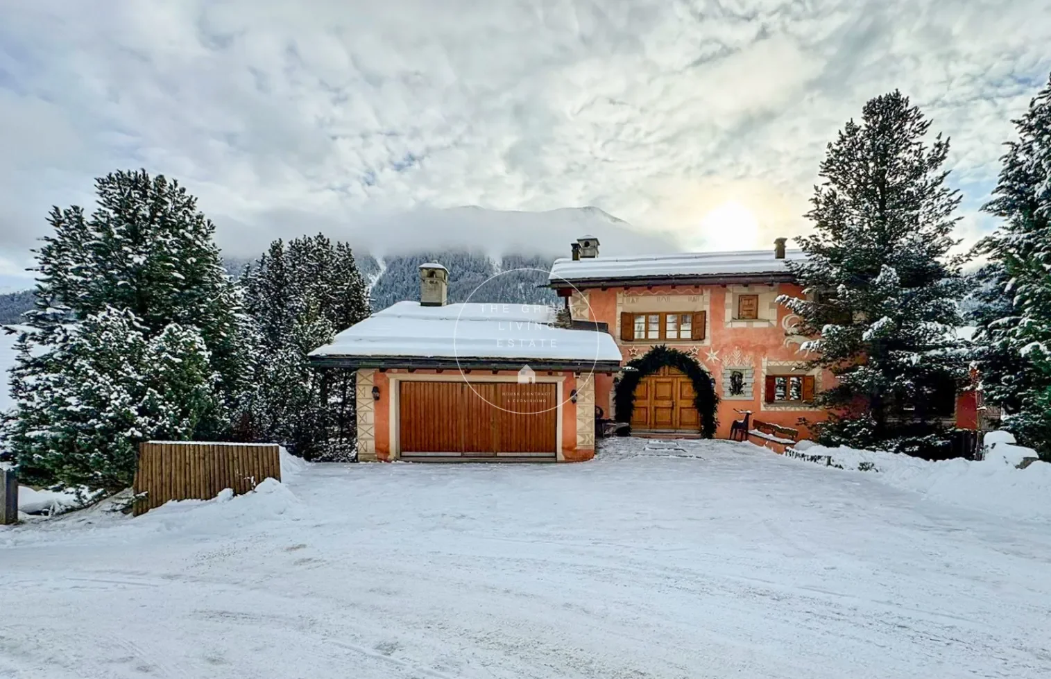 Exterior photo 2