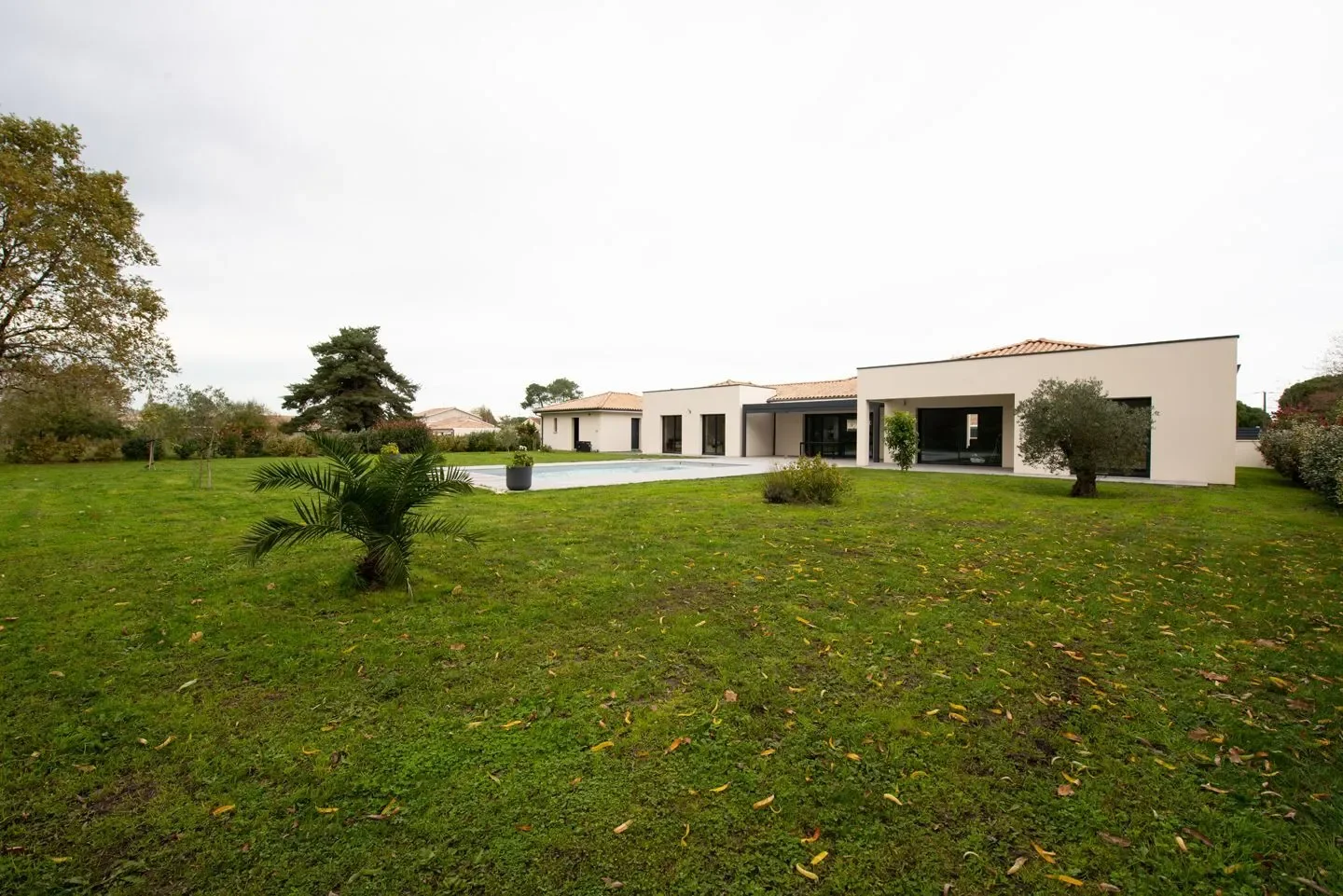 Exterior photo 3