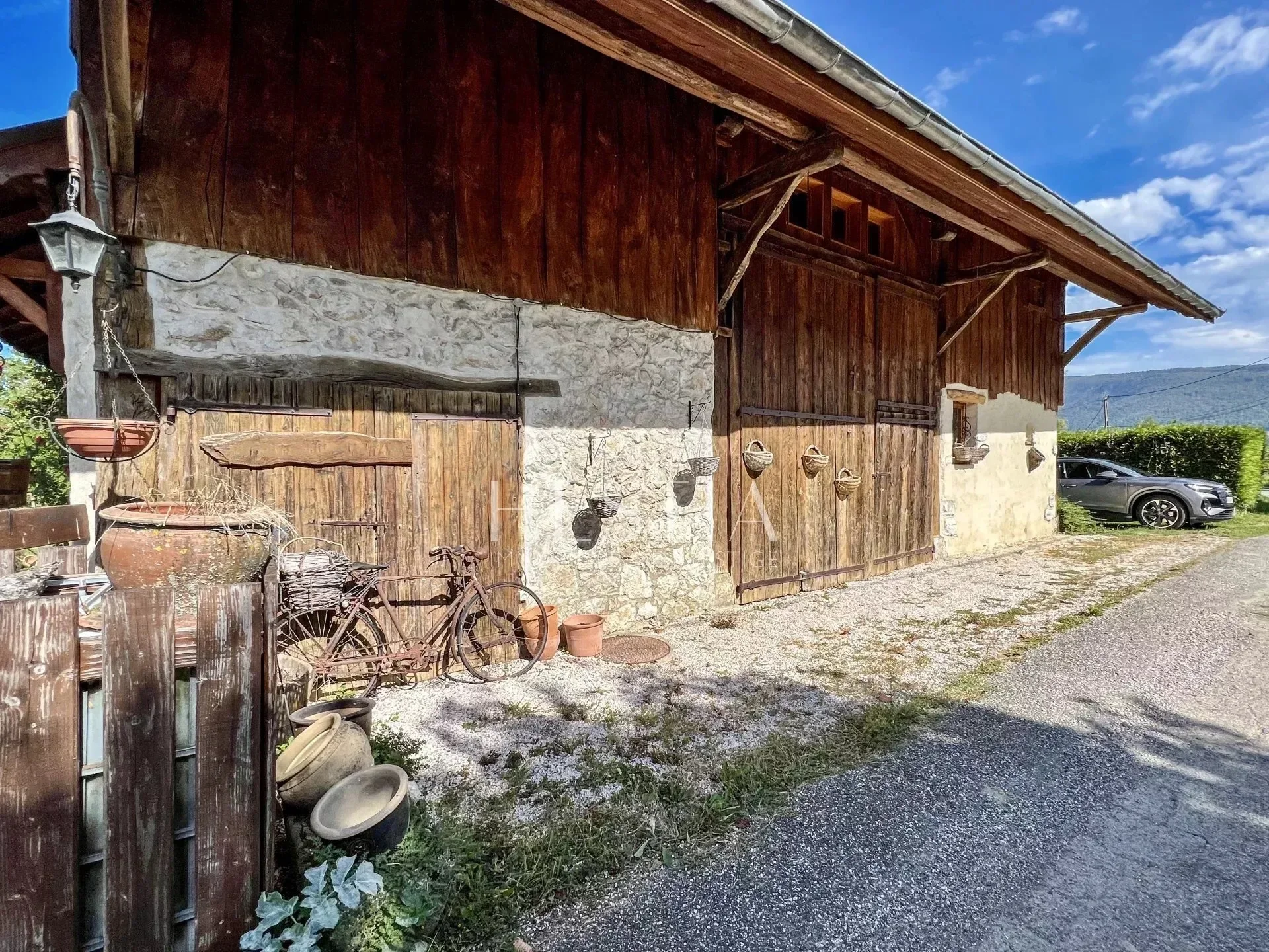 Exterior photo 5