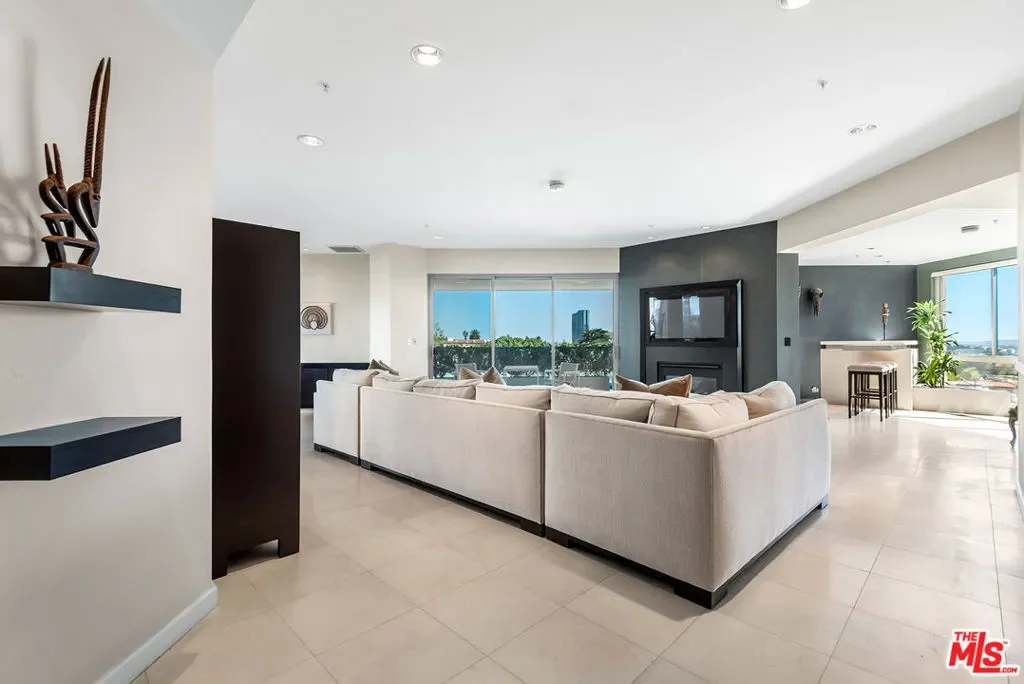 10490 Wilshire Boulevard 604, Los Angeles, California, United States. - Photo 4