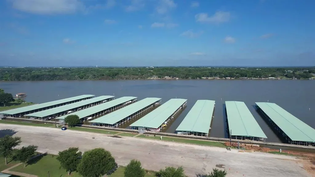 1007 Bentwater Parkway, Granbury, Texas, United States. - Photo 30