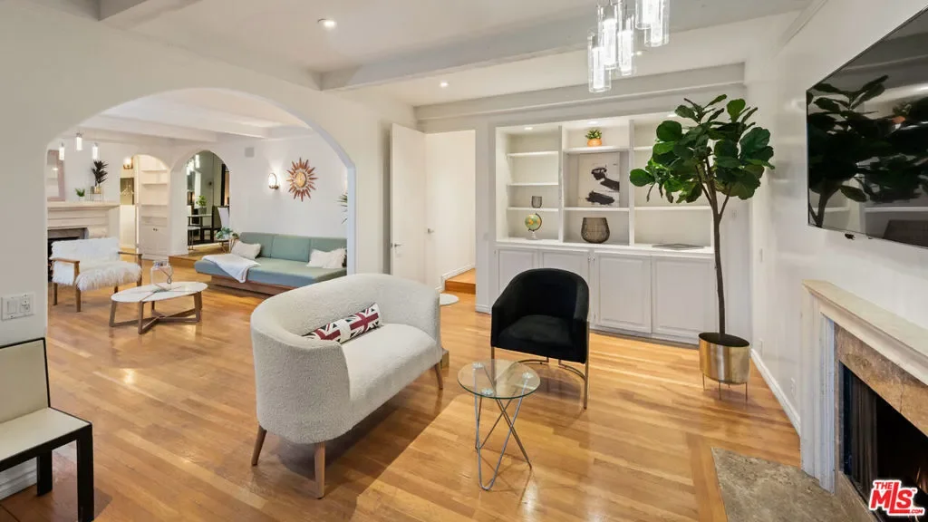 1790 Viewmont Drive, Los Angeles, California, United States. - Photo 11