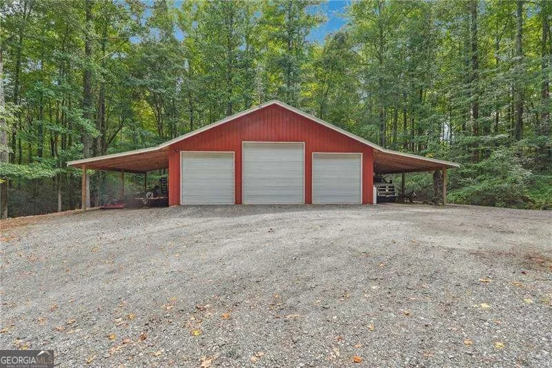 Exterior photo 6