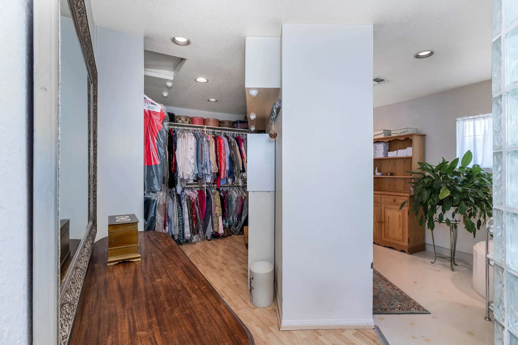5828 Calvin Avenue, Tarzana, CA 91356, Los Angeles, California, United States. - Photo 1