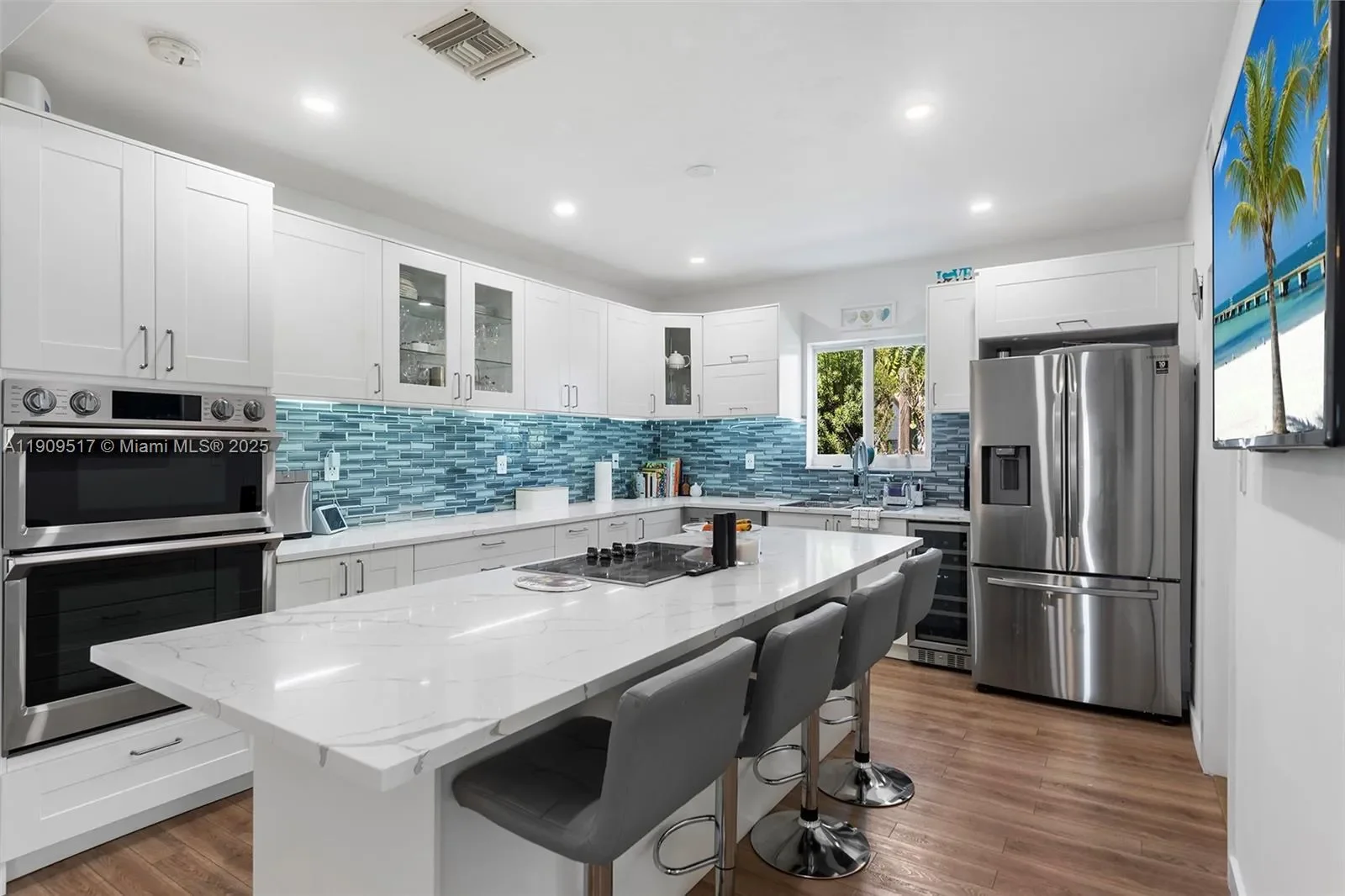 7940 Hawthorne Ave, Miami Beach, Florida, United States. - Photo 14