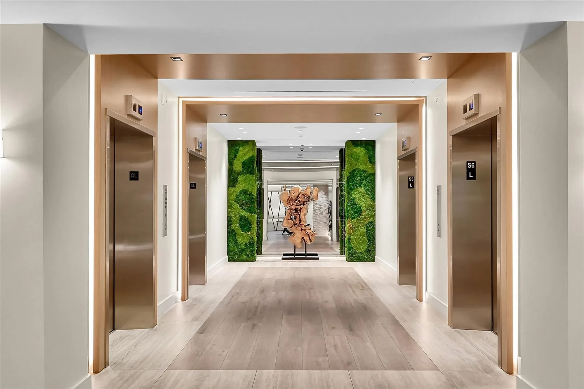 2301 Collins Ave 838, Miami Beach, Florida, United States. - Photo 32