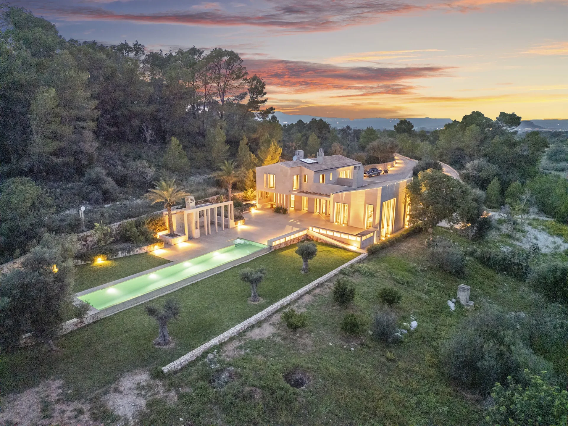 Exterior photo 5