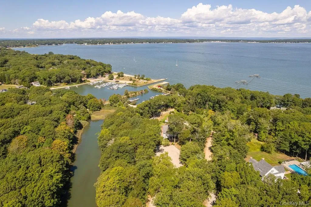 10947 N Bayview Road, Southold, New York, United States. - Photo 35