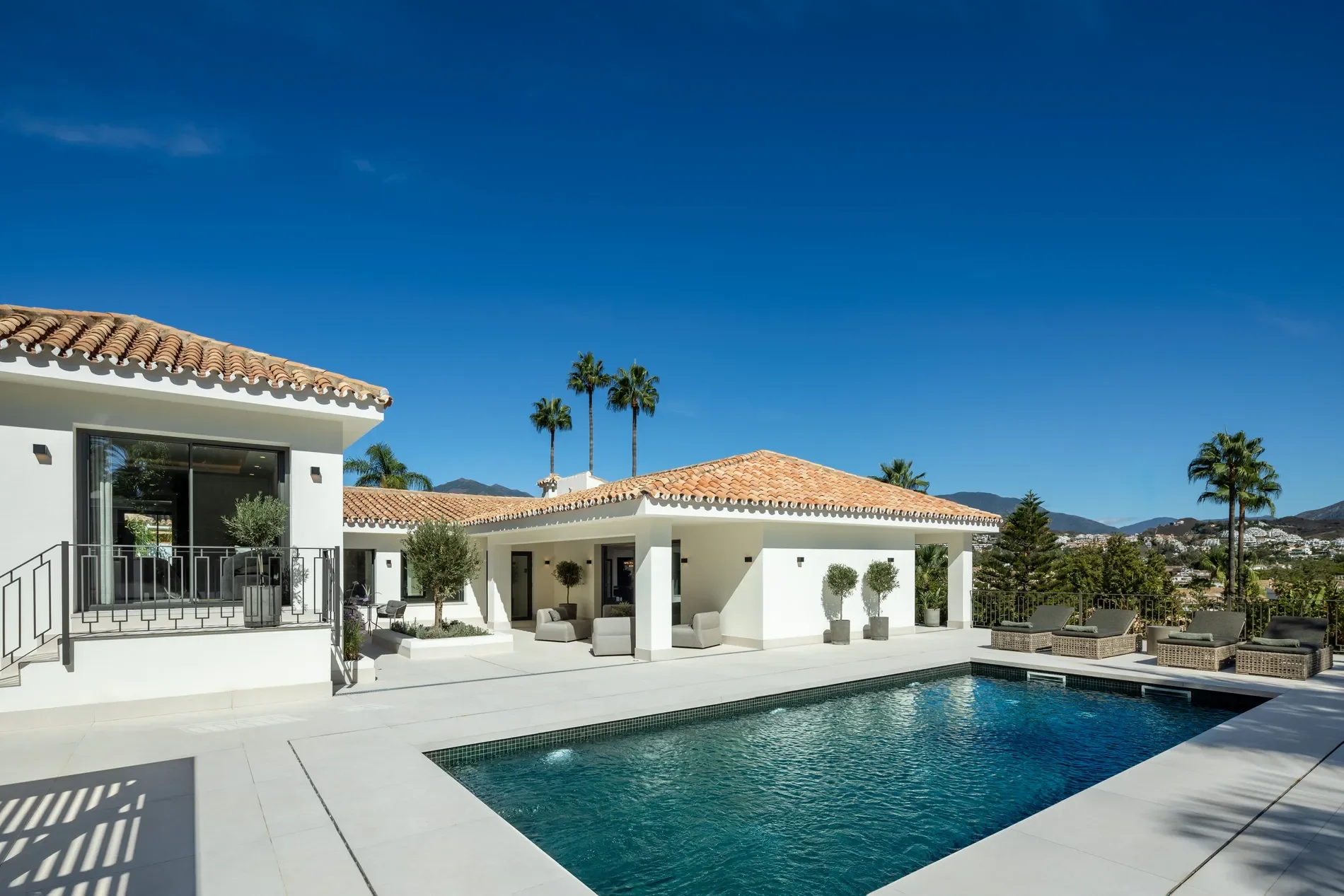 Exterior photo 7
